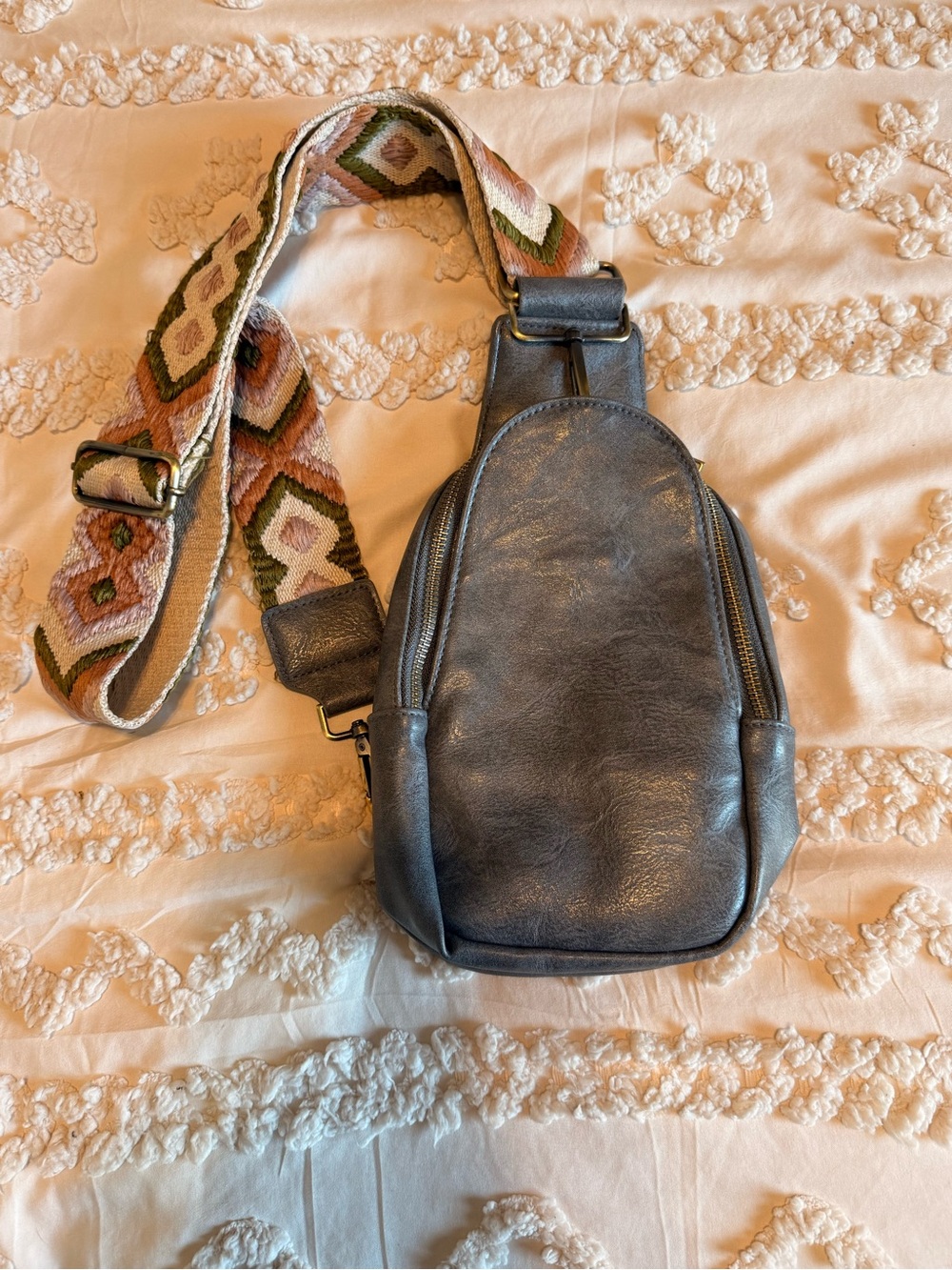 NWOT Modern + Chic Gray Sling Bag Convertible Crossbody Backpack